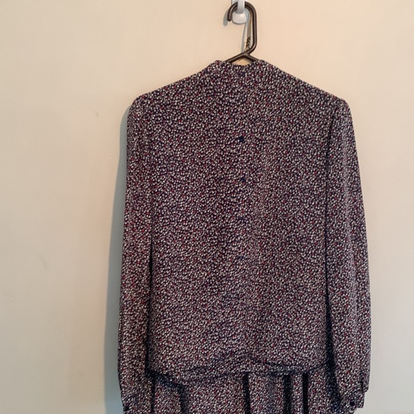 Jennifer skirt set with blouse. - Picture 4 of 7